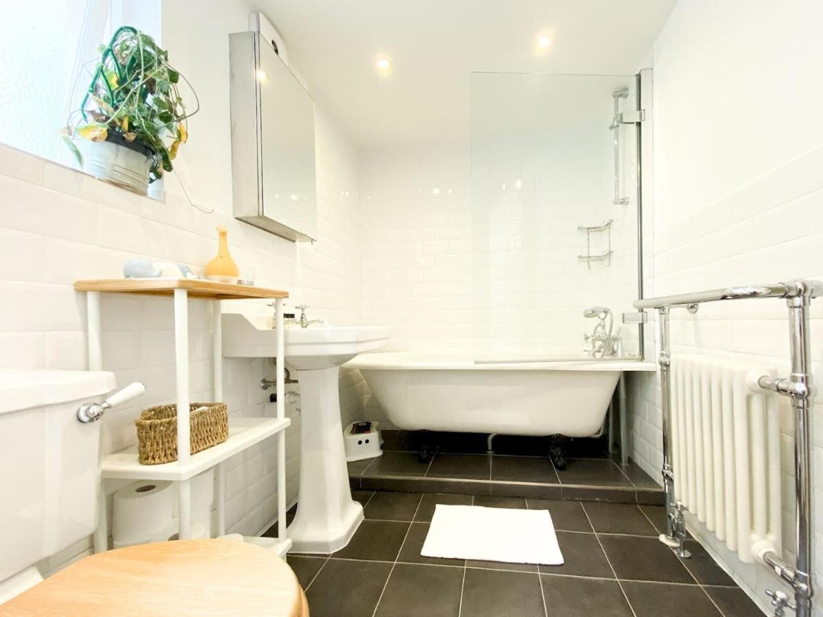 Pass The Keys Garden Apartment In Stockwell Londra Exterior foto